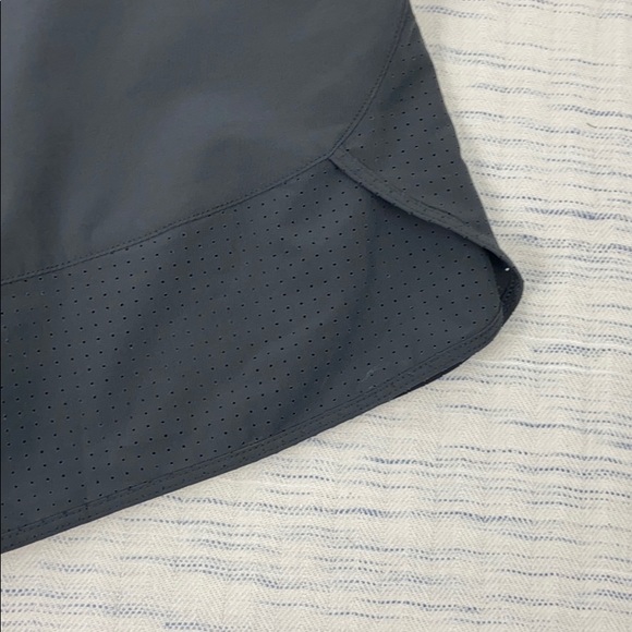 EUC Men’s Nike Athletic Shorts - Picture 6 of 7